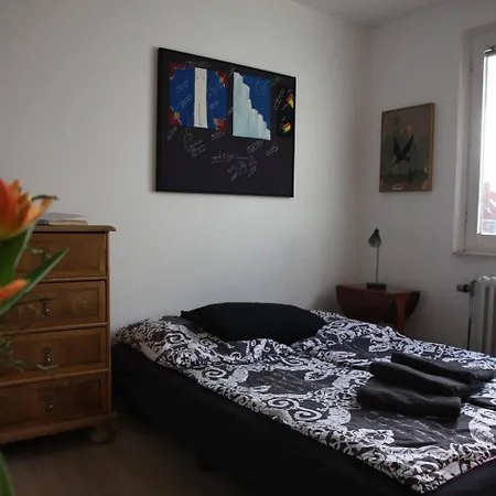 Ruhiges Zimmer In Naehe Kurfuerstendamm Mit Eigener Regendusche